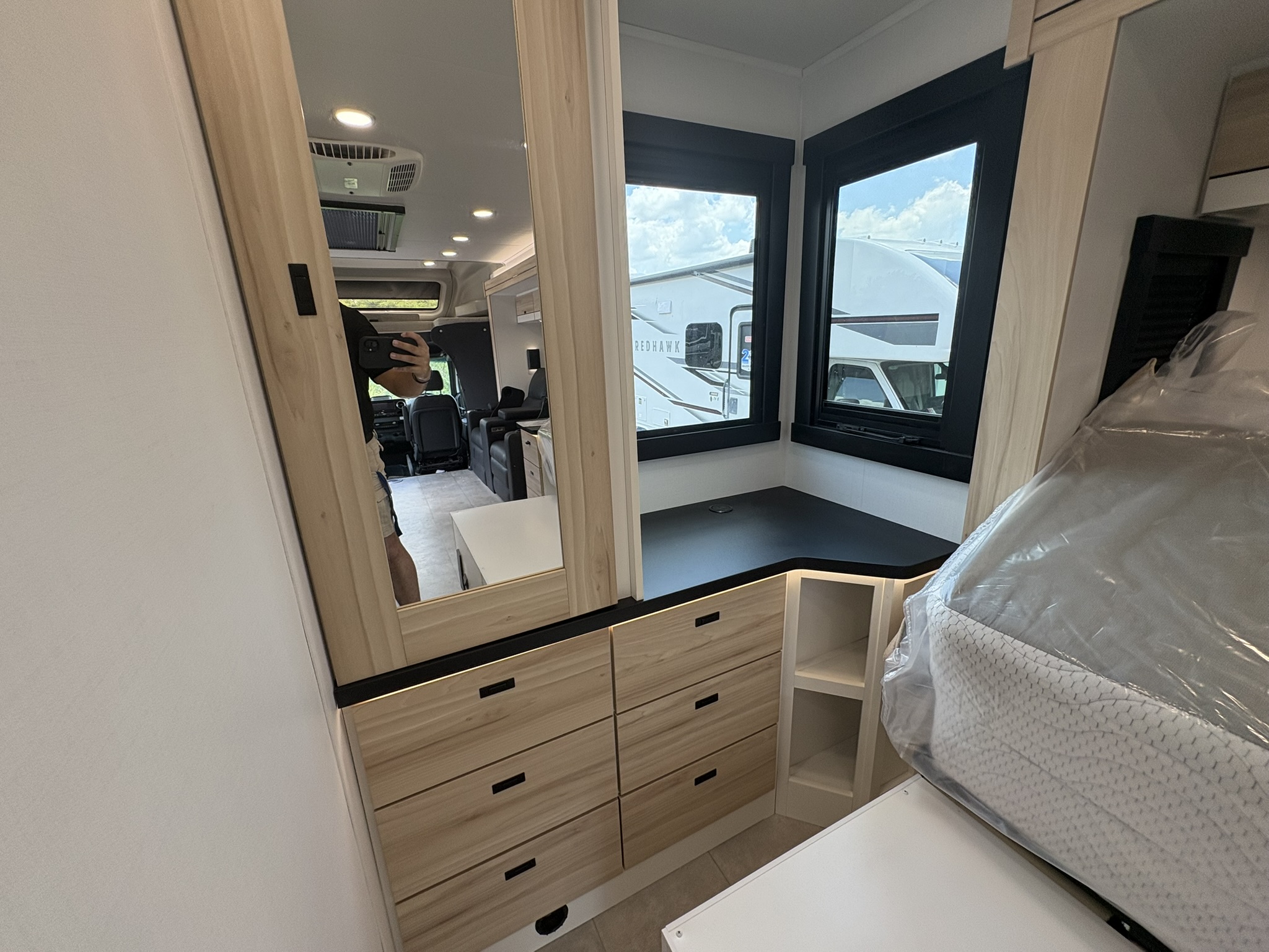 2027 JAYCO MELBOURNE PRESTIGE 25LP - Image 37