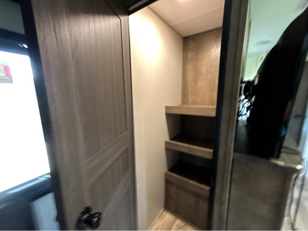 2022 VENTURE RV SPORTTREK 241VMS - Image 23