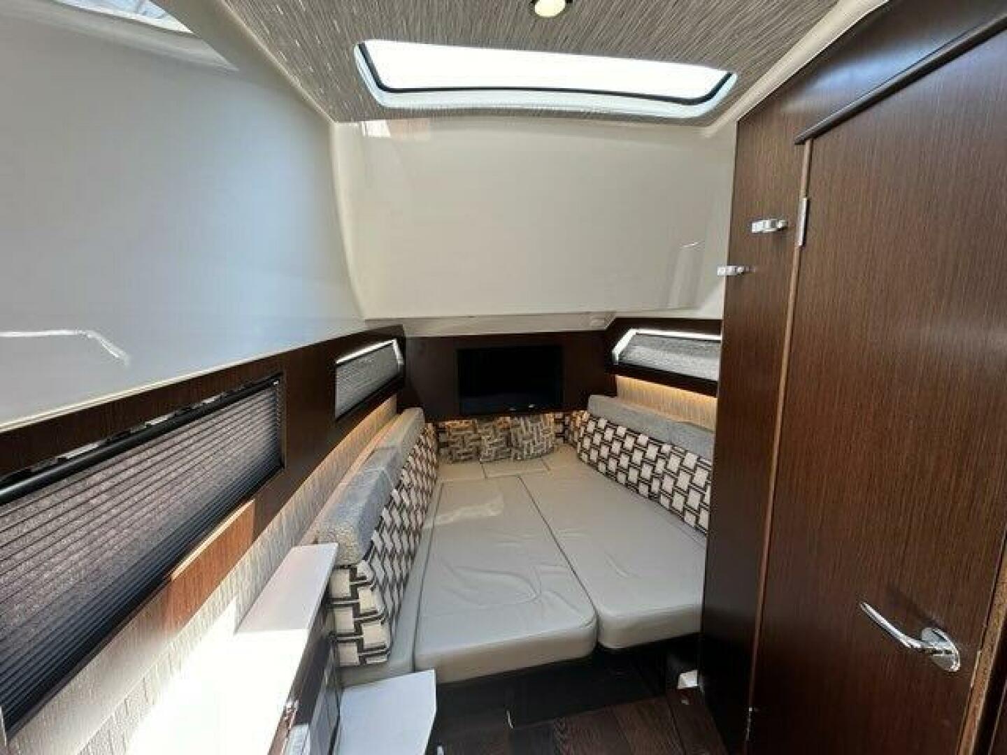 2021 PURSUIT S 428 Sport Base - Image 40