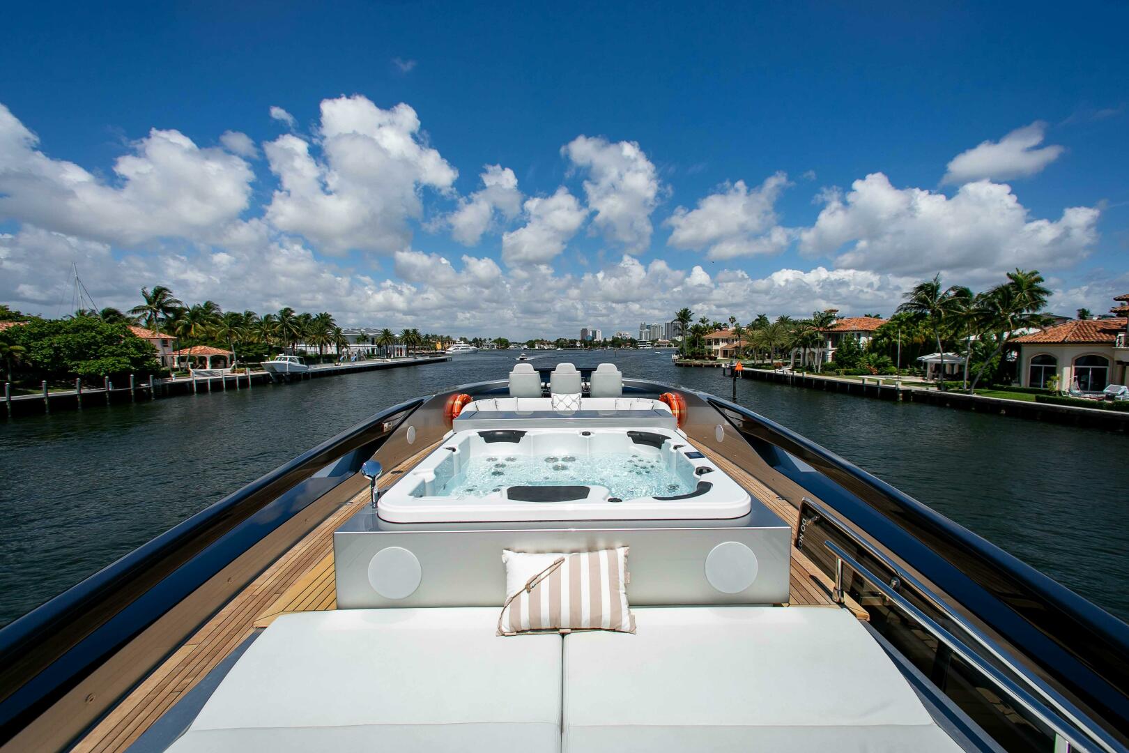 2014 Riva Mythos - Image 8