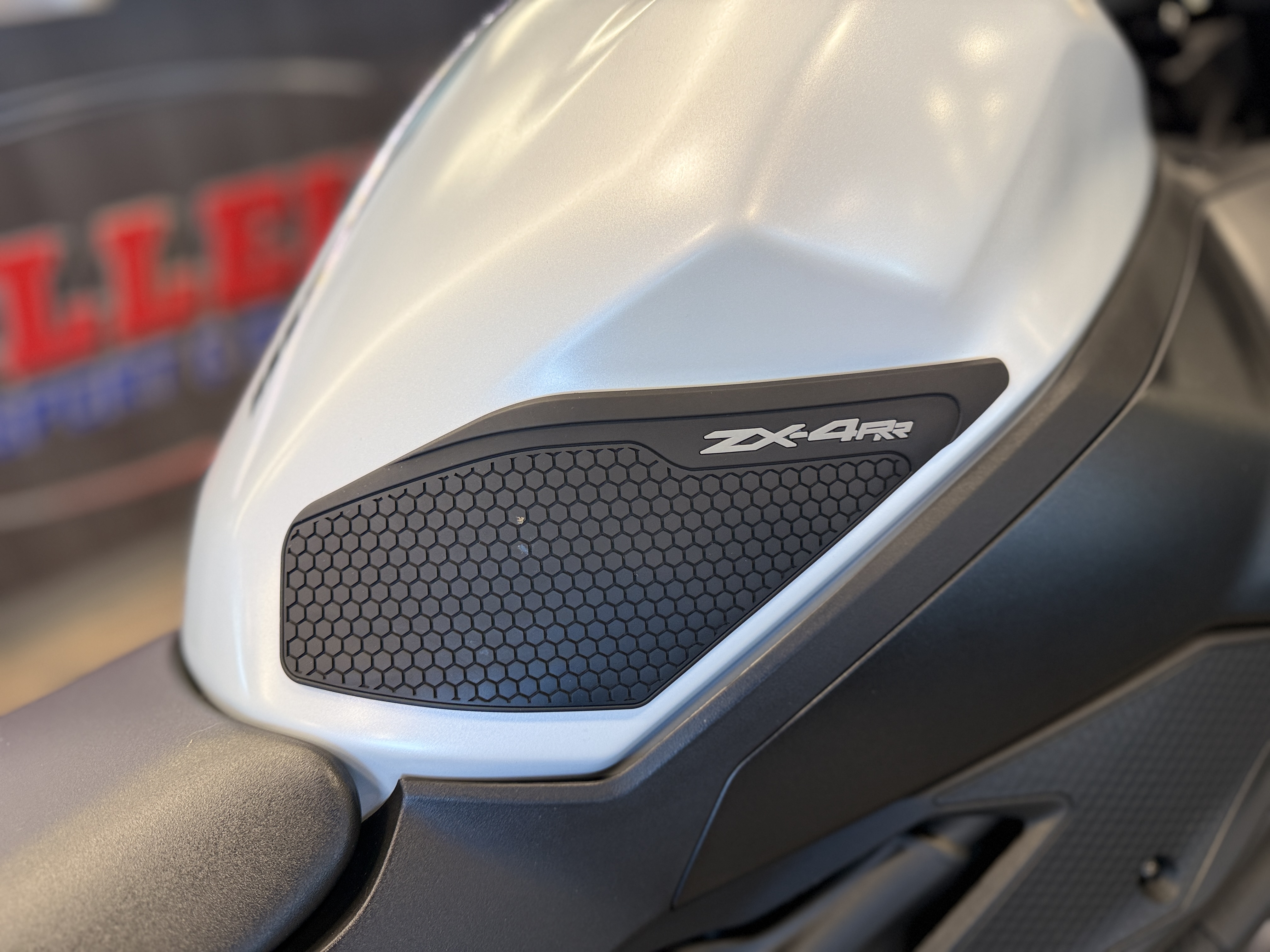 2025 Kawasaki NINJA® ZX™-4RR ABS - Image 18
