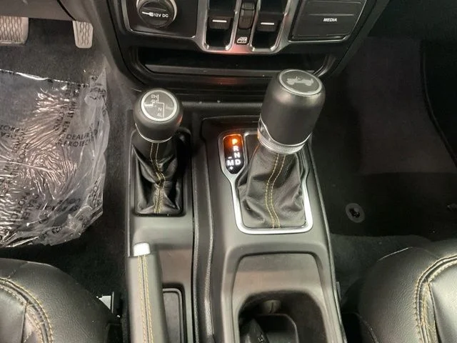 2022 Jeep Wrangler Util 4D Sahara High Altitude 4WD I4 - Image 19