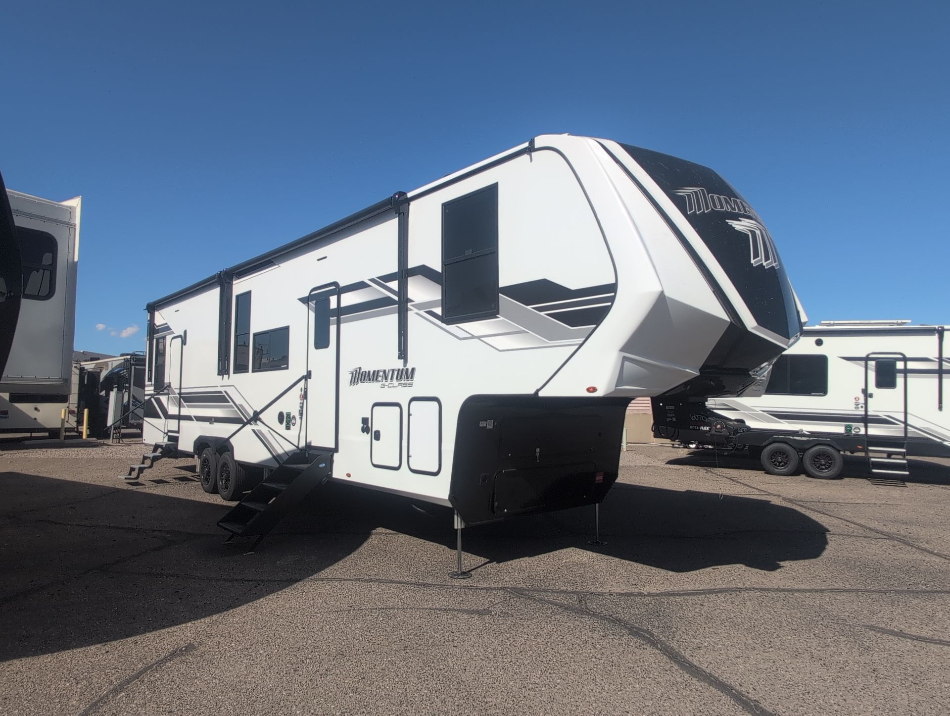 2027 GRAND DESIGN Momentum G-Class 363G - Image 2