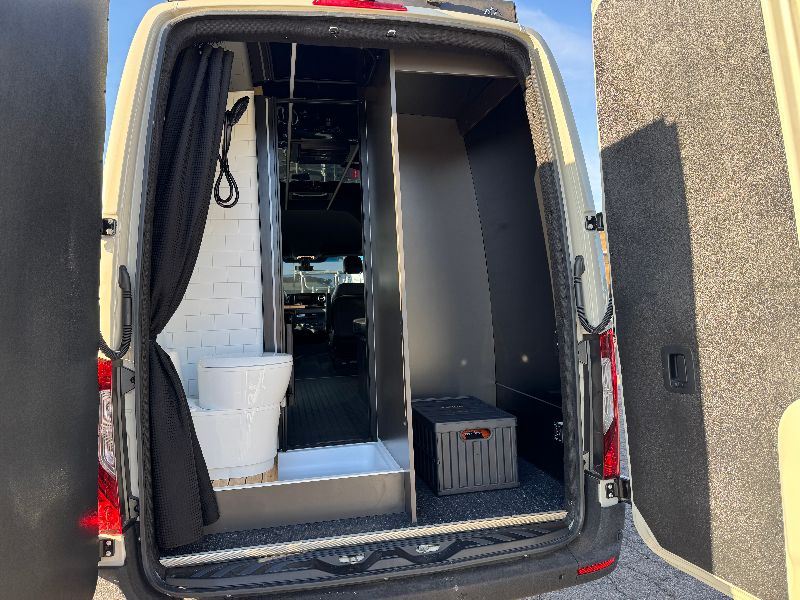 2025 27North Venture Van 170 - Image 14