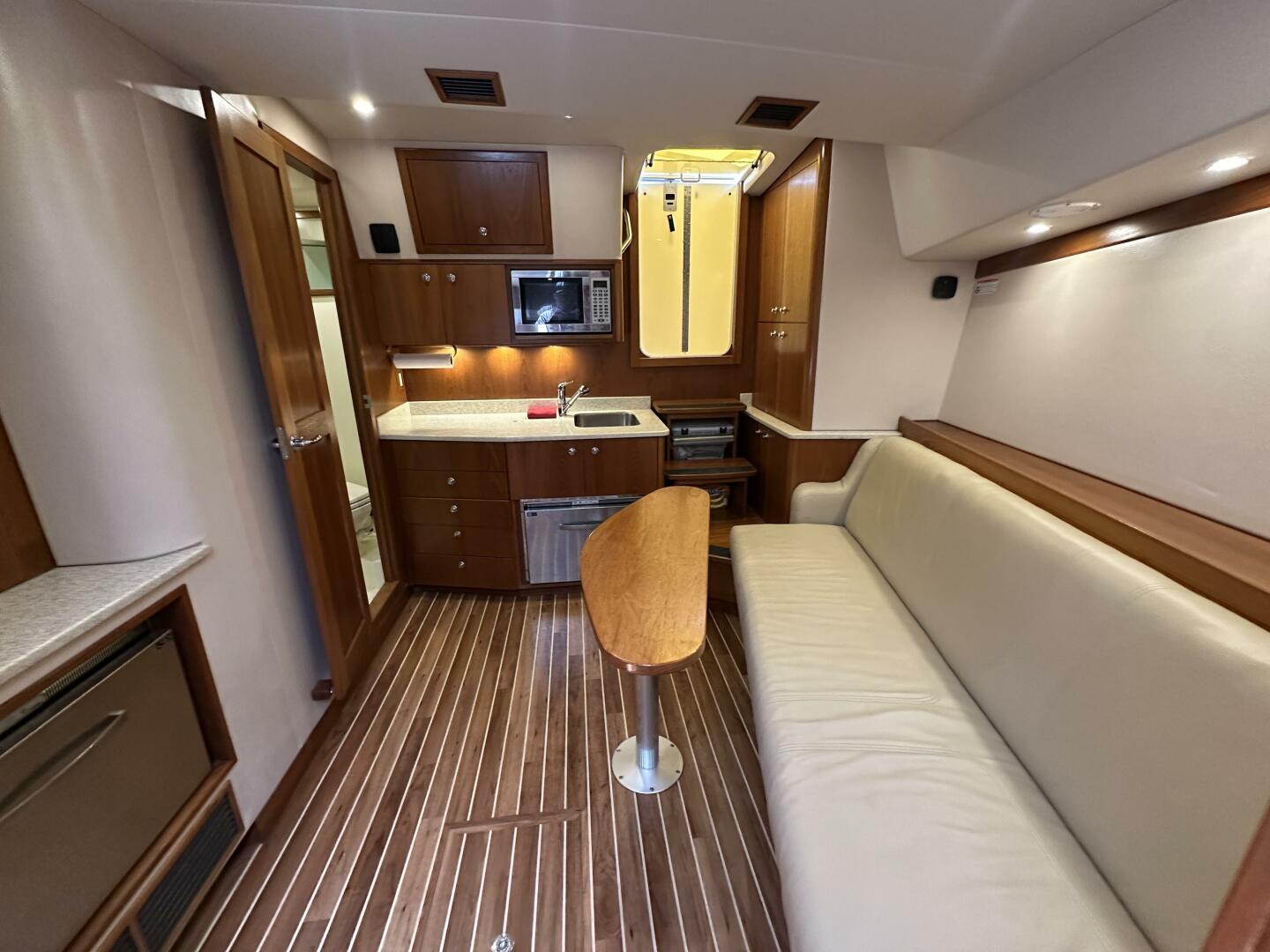 2007 Albemarle 360 Express - Image 10