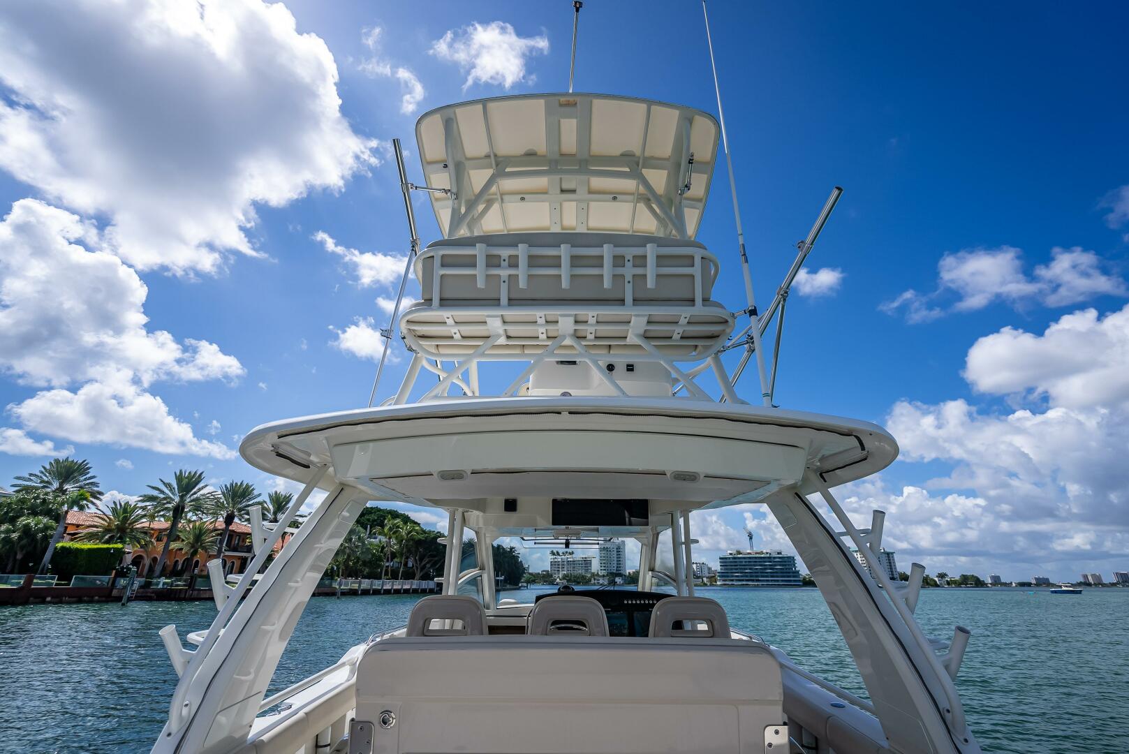 2016 Boston Whaler - Image 112