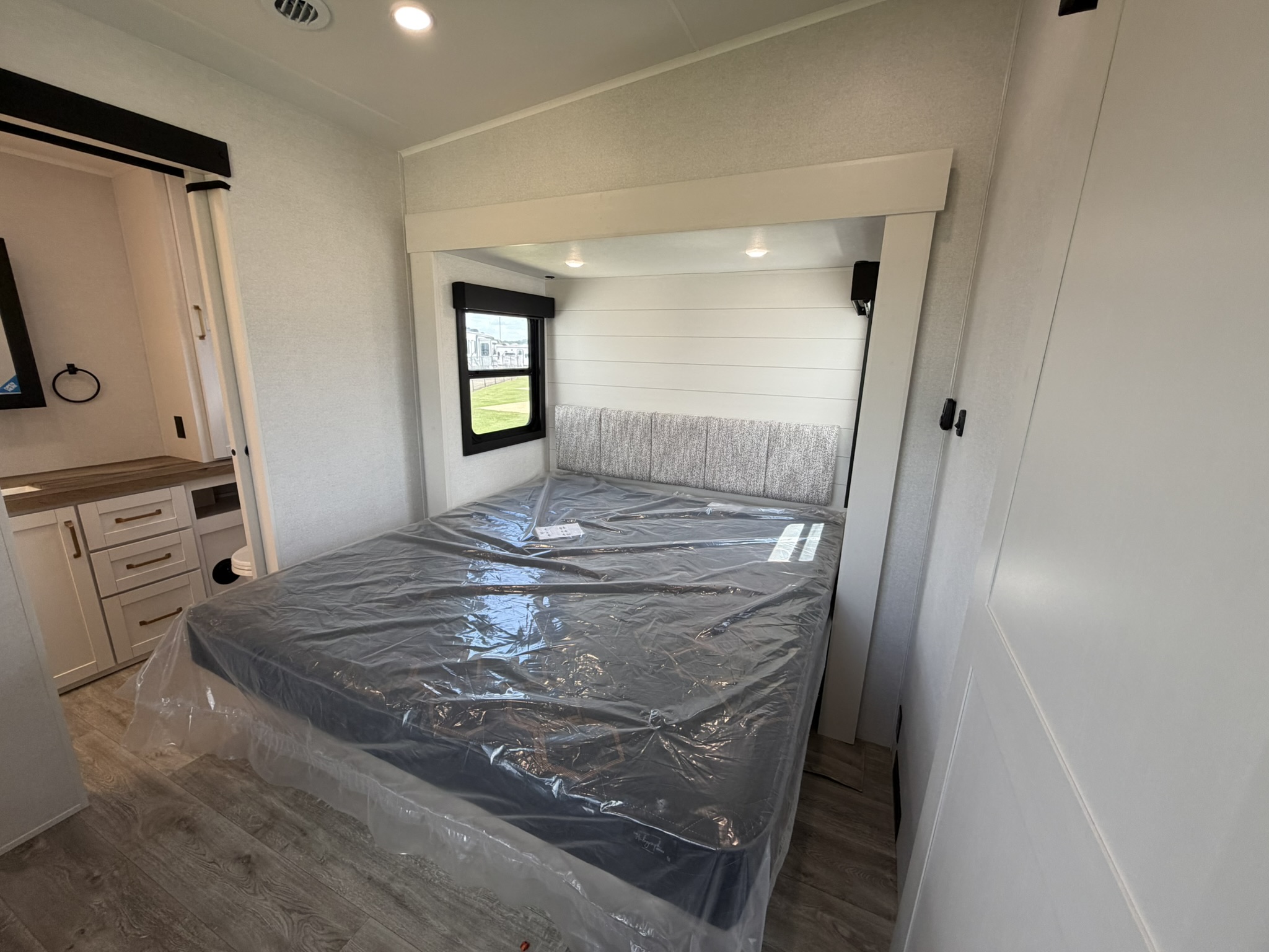 2027 JAYCO EAGLE 367TBTS - Image 29