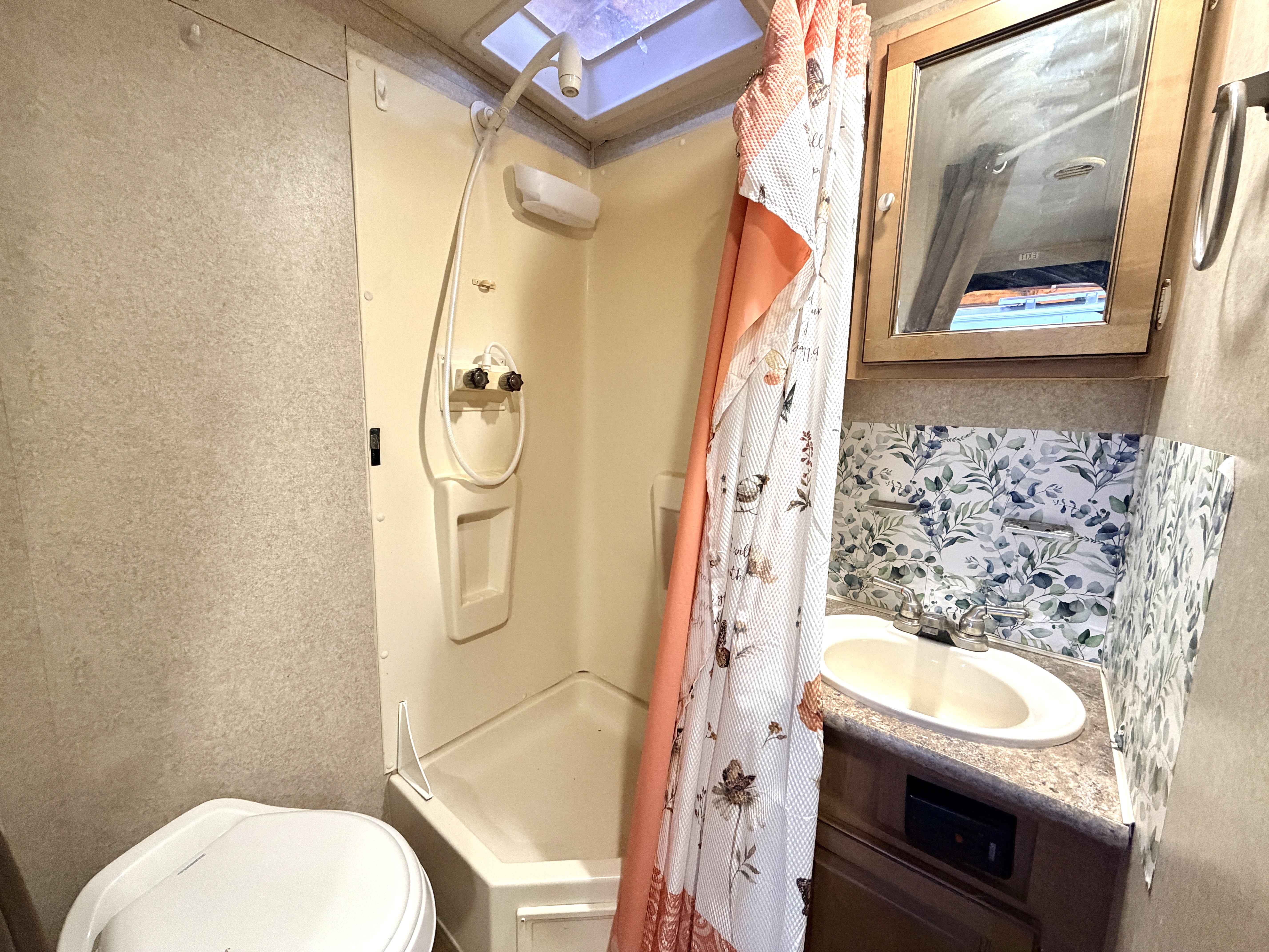 2016 Forest River Rockwood Mini Lite 2109S - Image 12