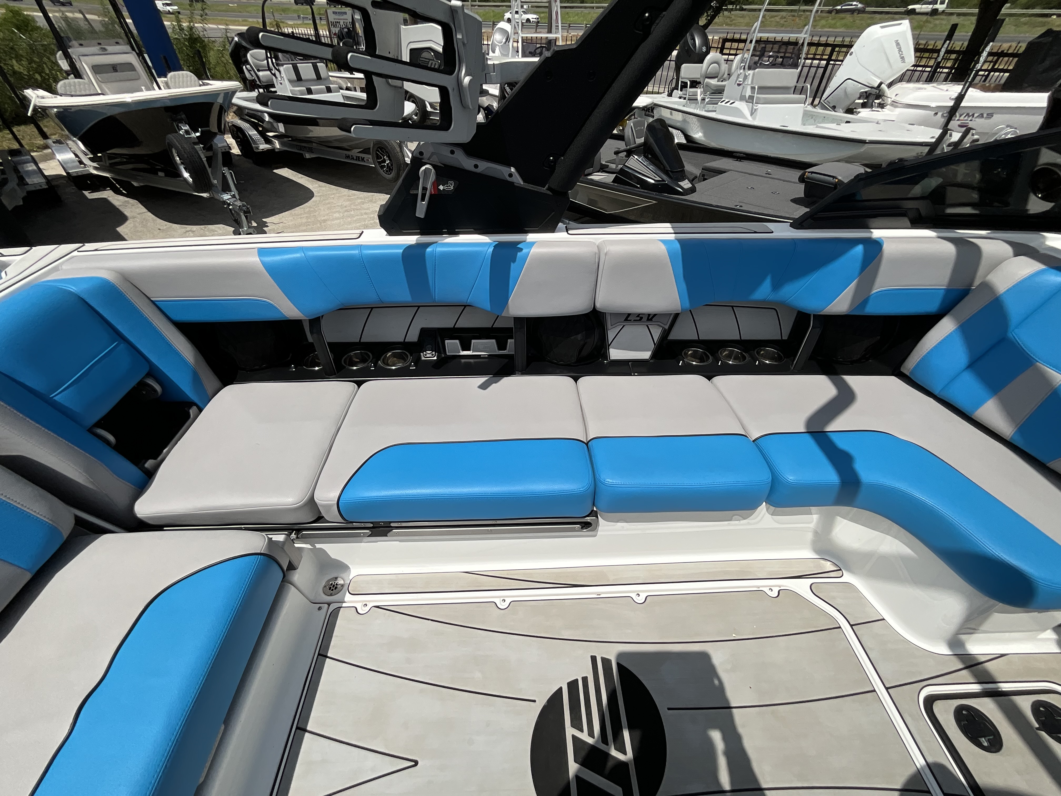 2022 MALIBU 23LSV - Image 17