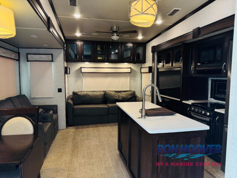 2020 PALOMINO 382FBC - Image 3
