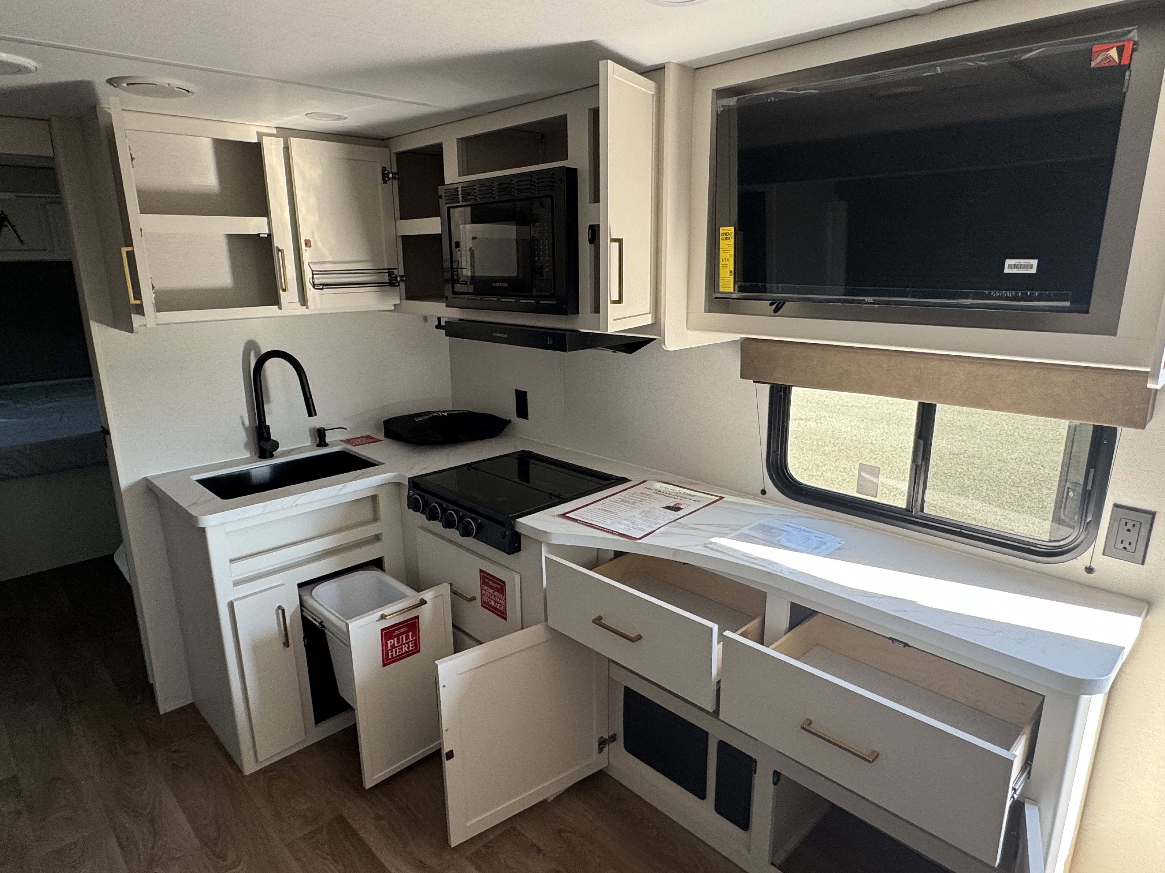 2027 GRAND DESIGN TRANSCEND 265BHT - Image 12