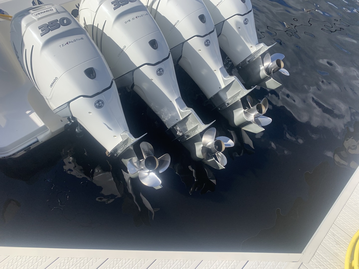 2017 Boston Whaler 420 Outrage - Image 6
