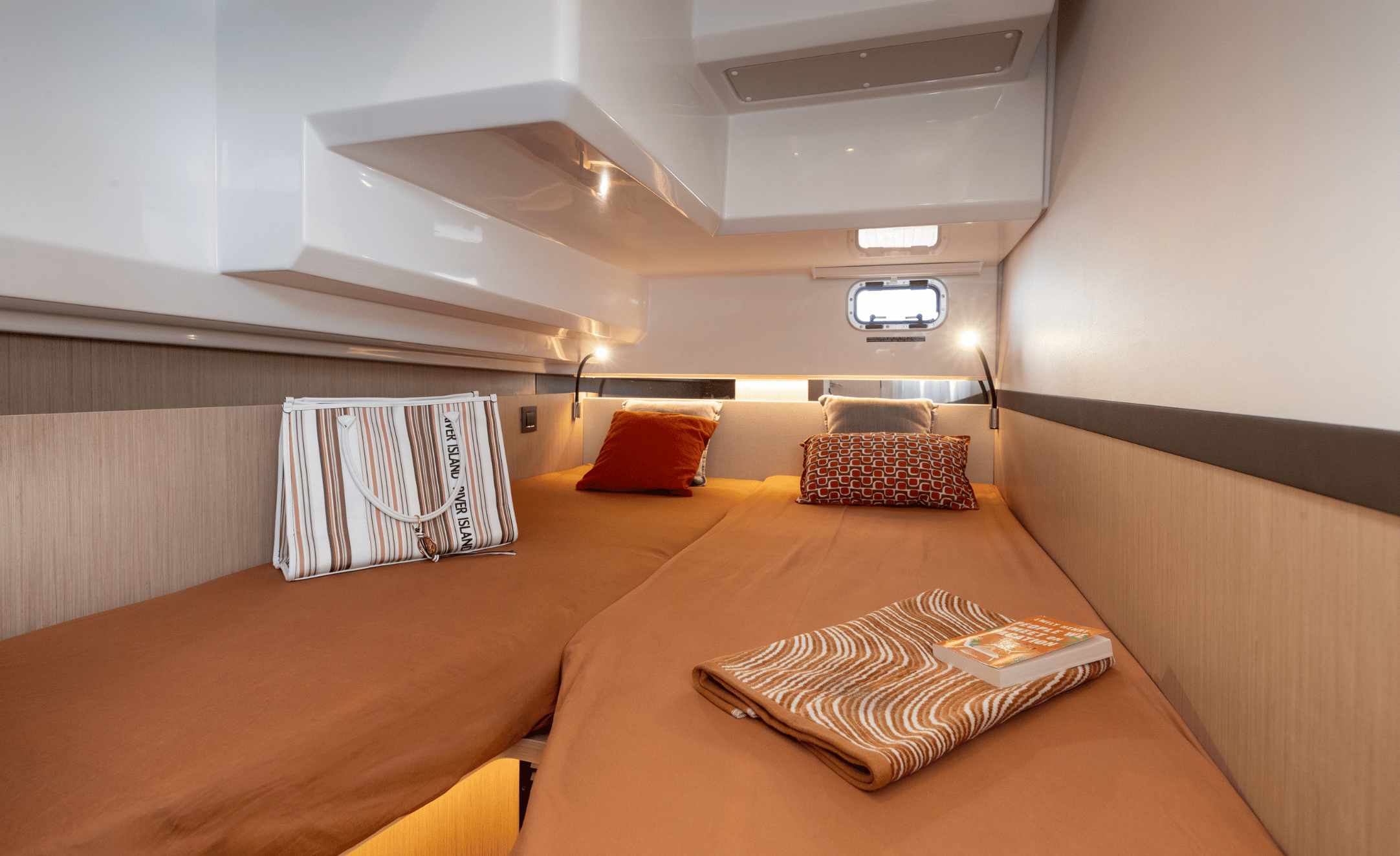 2027 Jeanneau TH38 - Image 13