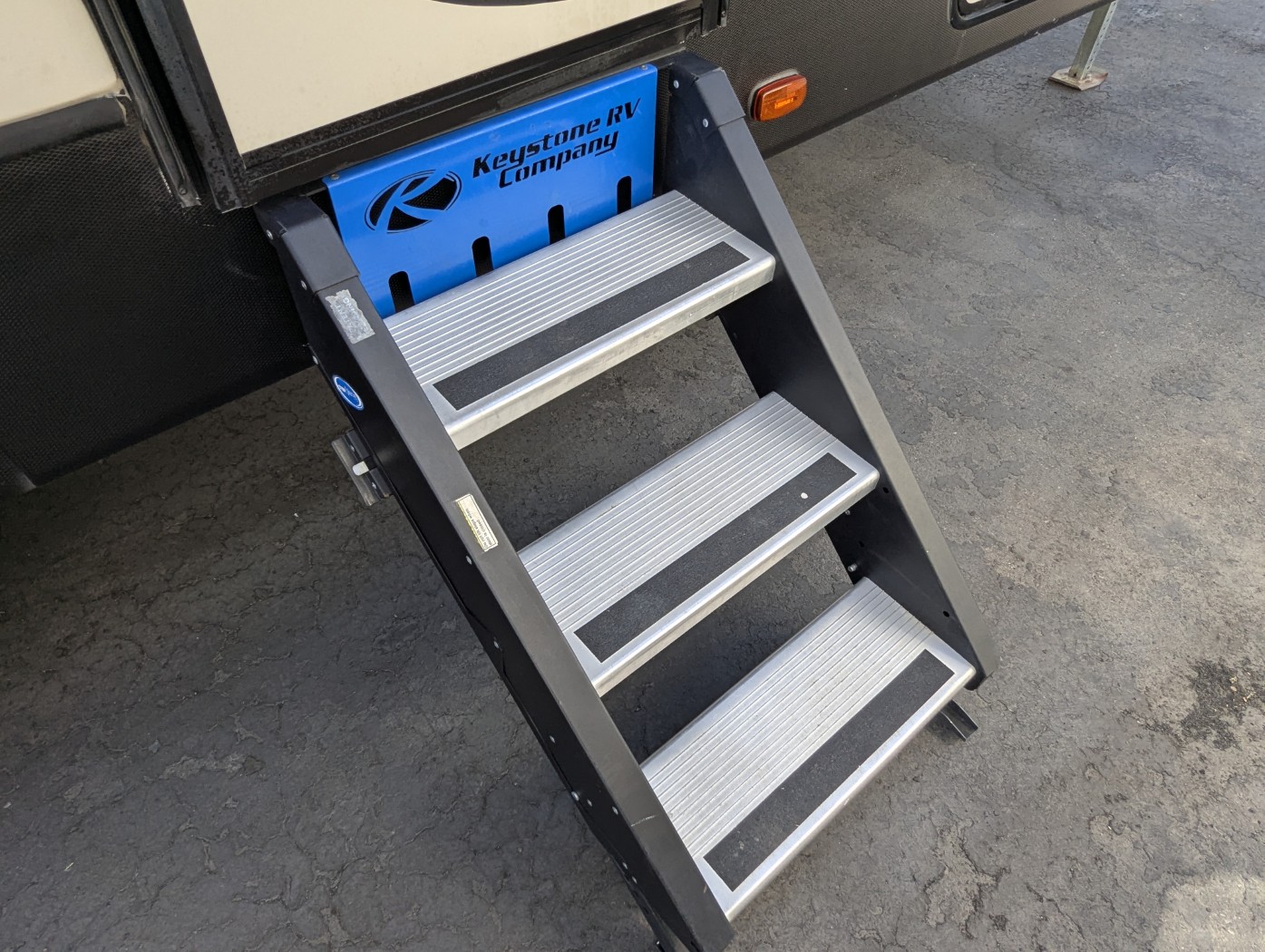 2019 Keystone Cougar Half-Ton West 29RDBWE - Image 15
