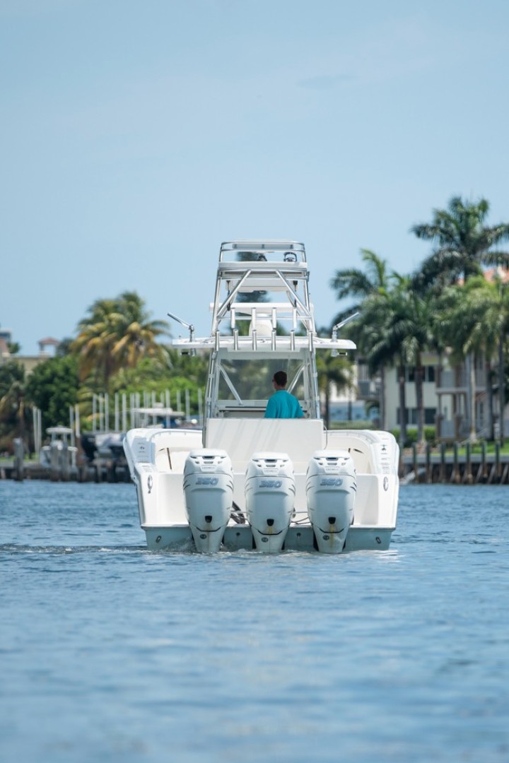 2011 Invincible 42CC - Image 48
