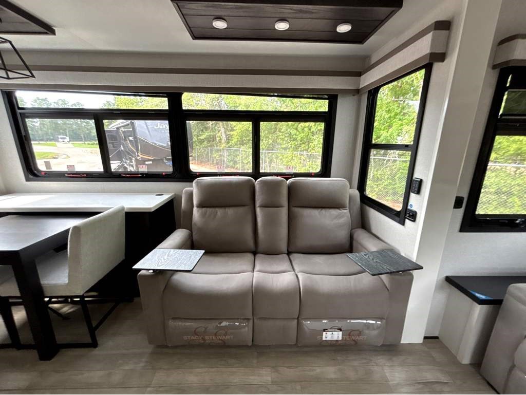 2026 JAYCO PINNACLE 32RLTS - Image 13