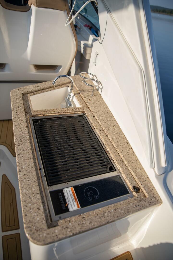 2016 Sea Ray Sundancer 350 - Image 65