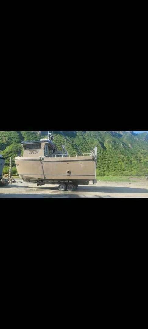 2022 Custom Freestyle Marine 32 - Image 10