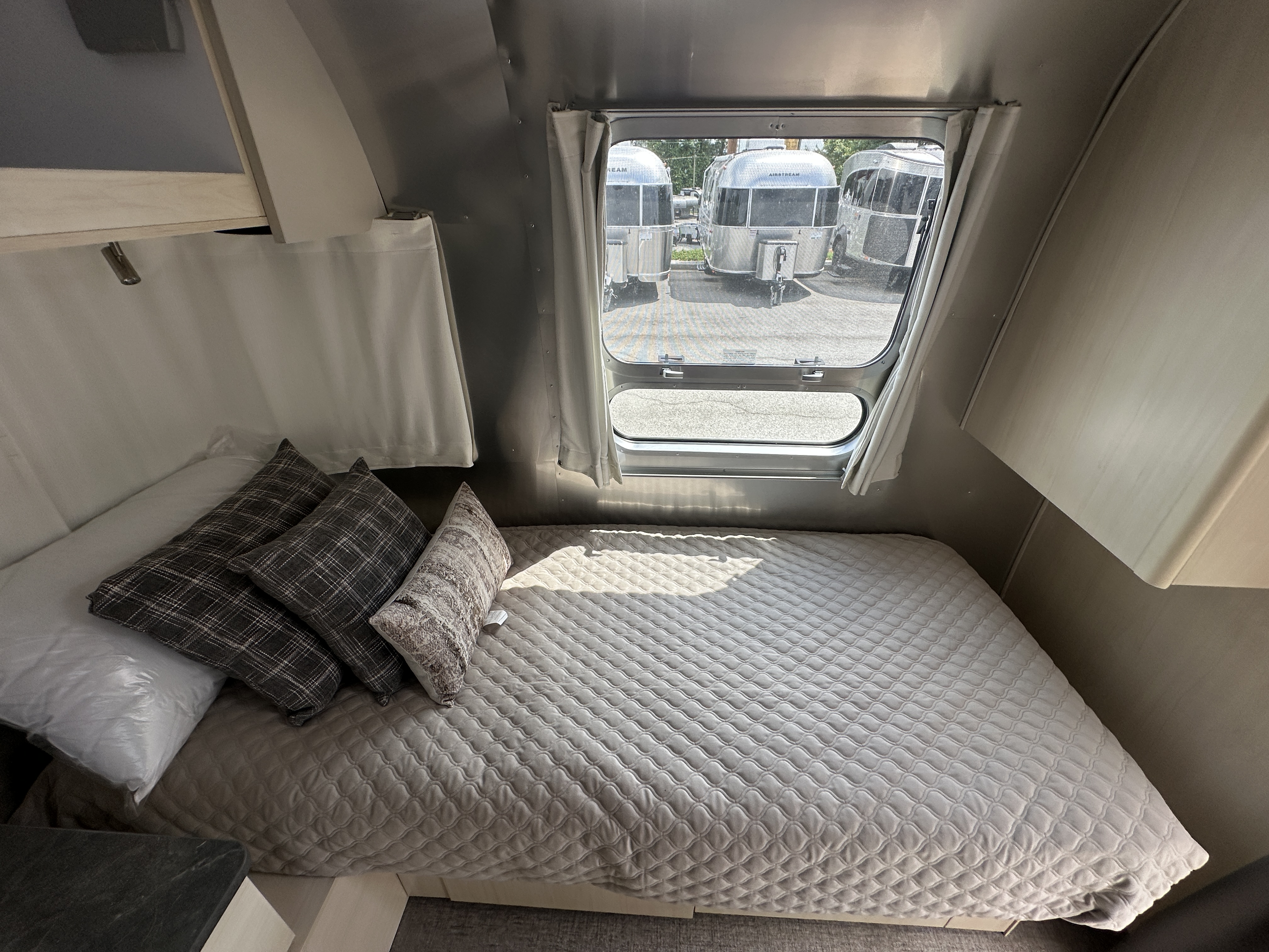 2026 Airstream Flying Cloud 27FB - Image 20