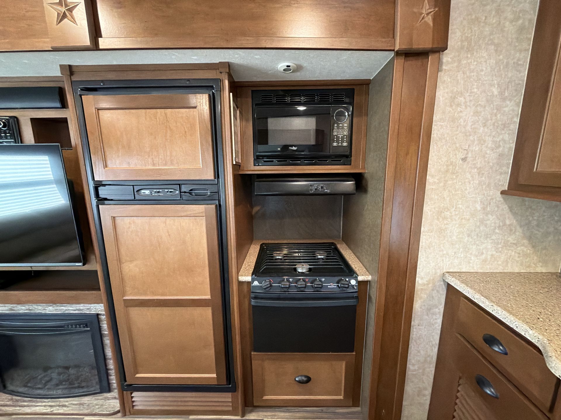 2016 Highland Ridge Light LF297RLS - Image 32