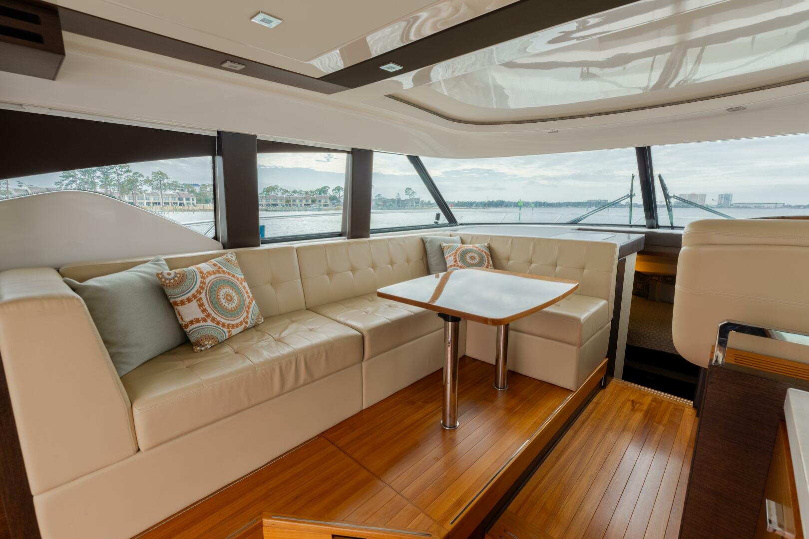 2015 Tiara Yachts 44 Coupe - Image 9