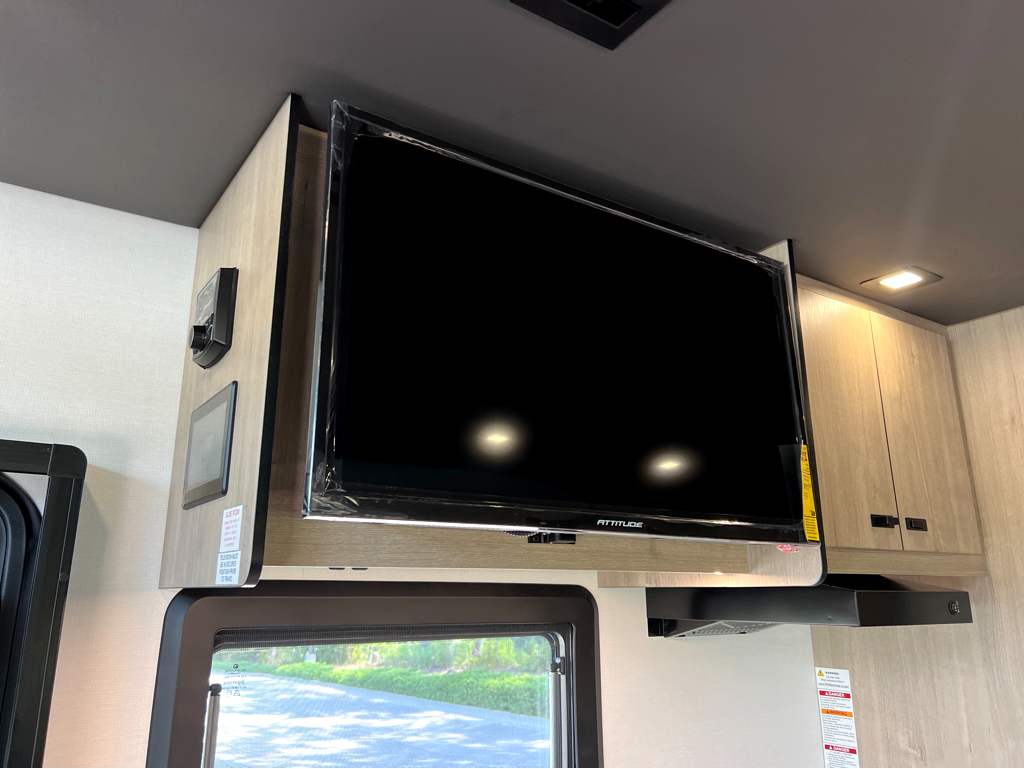 2027 Grand Design Lineage Series M 25FW - Image 10