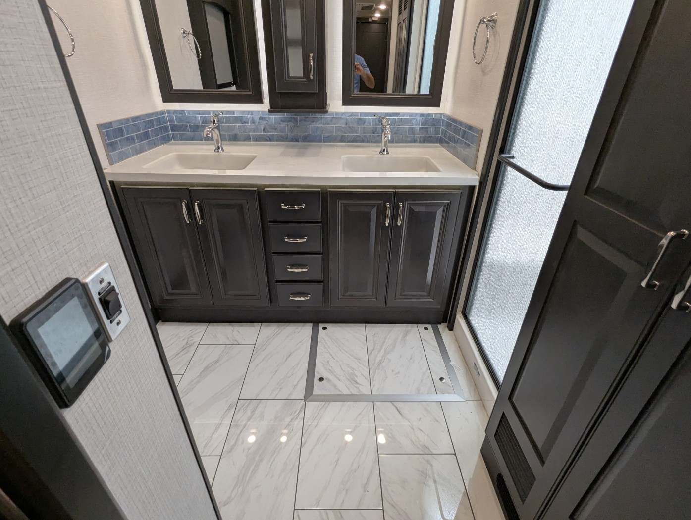 2026 Fleetwood Discovery 38W - Image 31