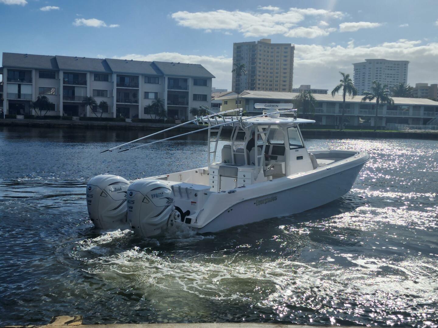 2019 Everglades 355 CC - Image 16
