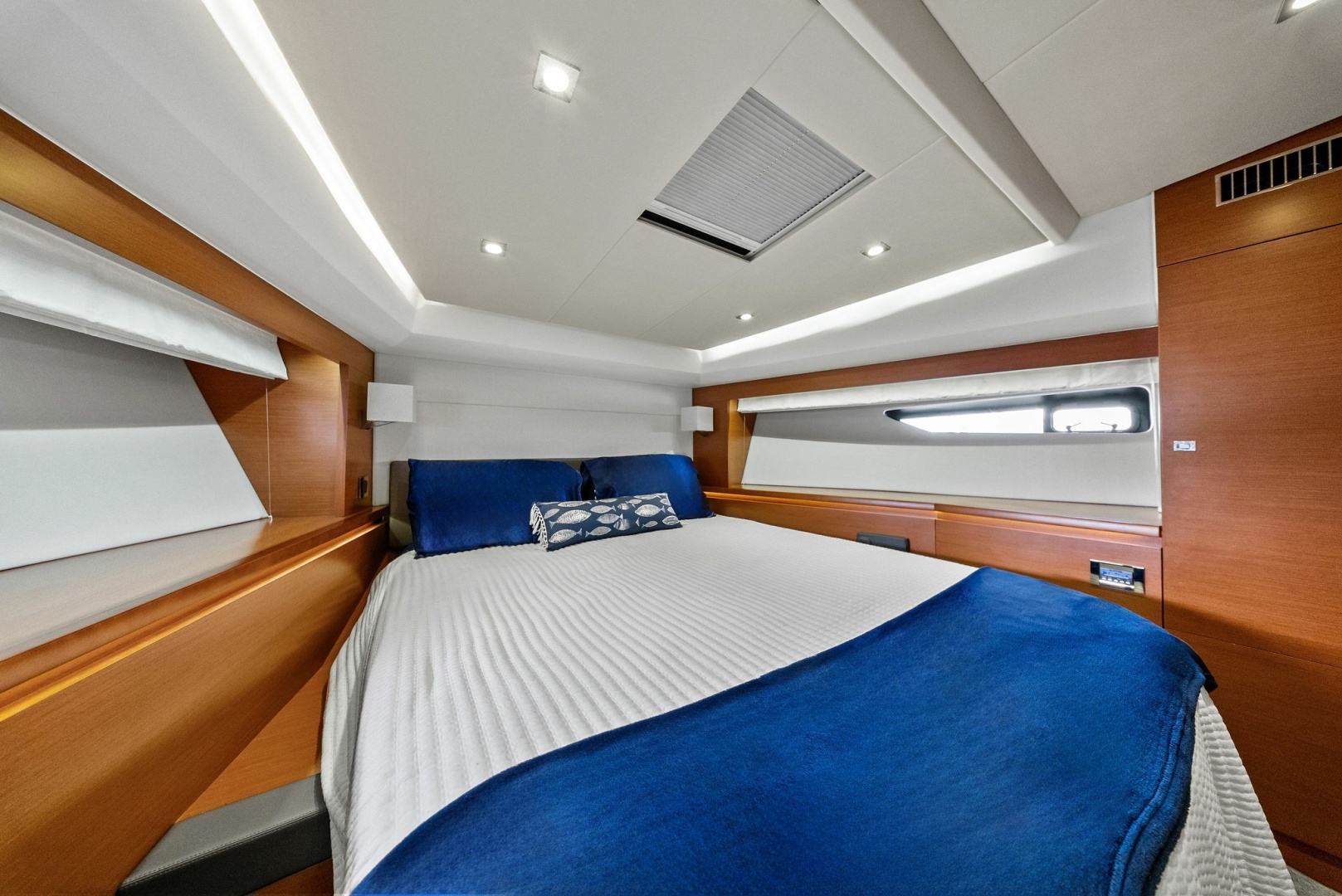 2015 Prestige 550 Base - Image 47