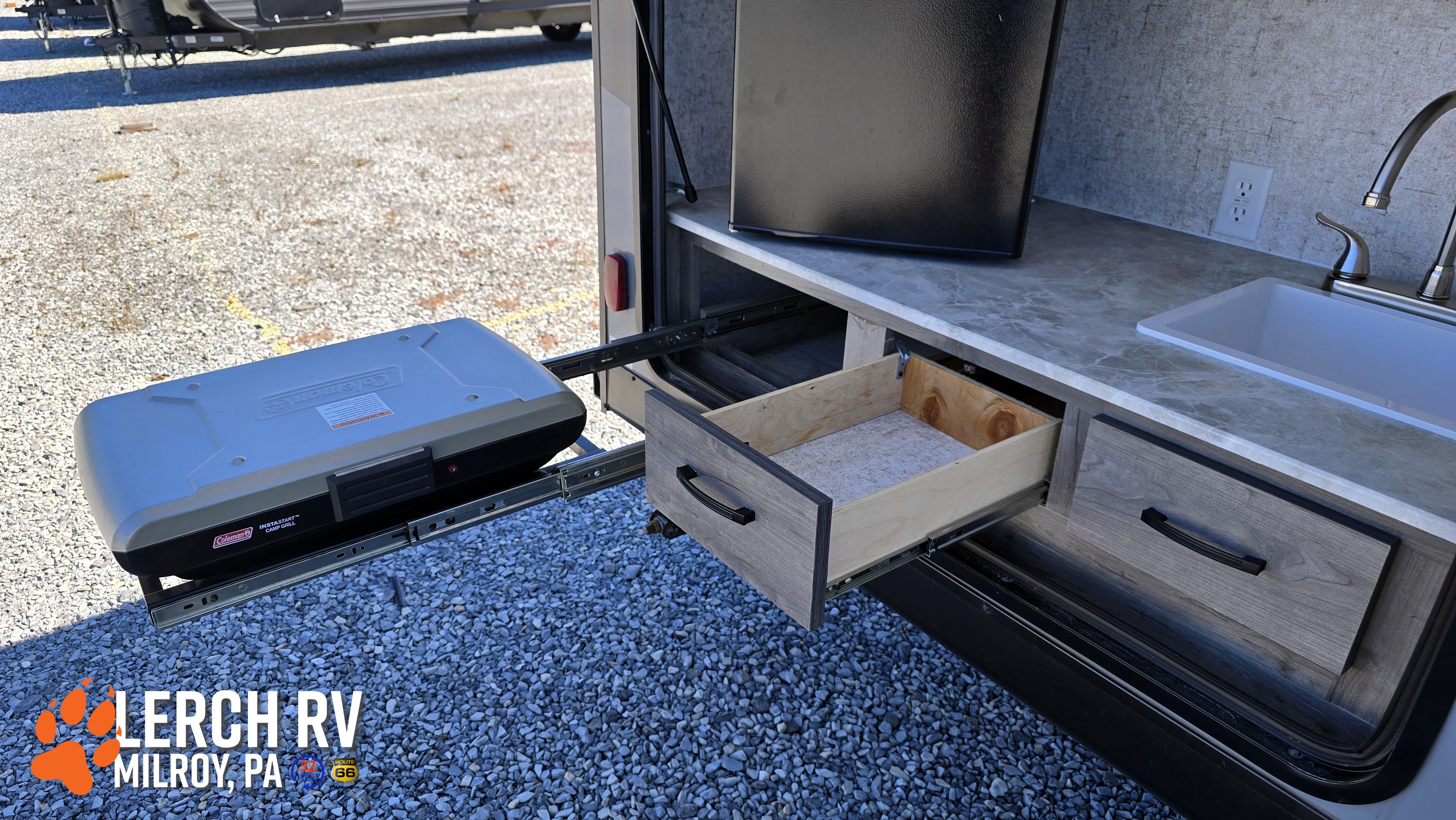 2019 FOREST RIVER APEX 300BHS - Image 9