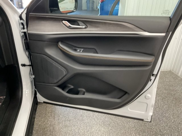 2026 Jeep Grand-Cherokee-L Laredo Altitude 4x4 - Image 27