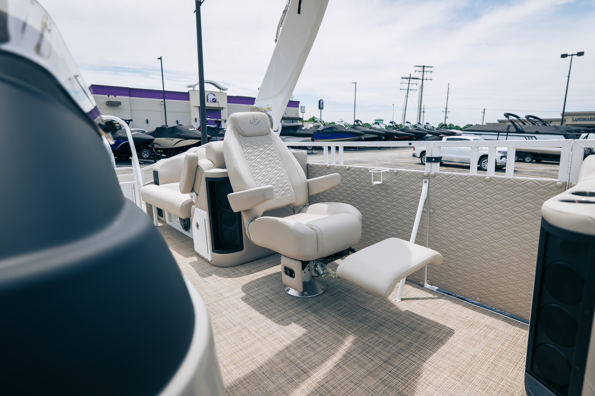2026 JC Tritoon SportToon 26 TT - Image 30