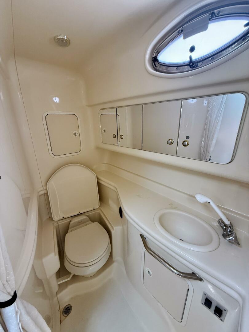 2004 Sea Ray 320 Sundancer - Image 16