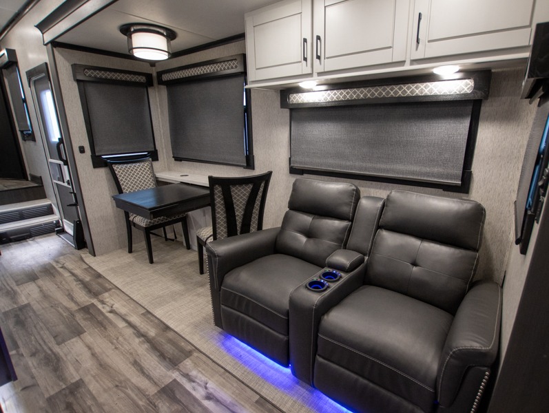 2023 CrossRoads Redwood 3401RL - Image 11