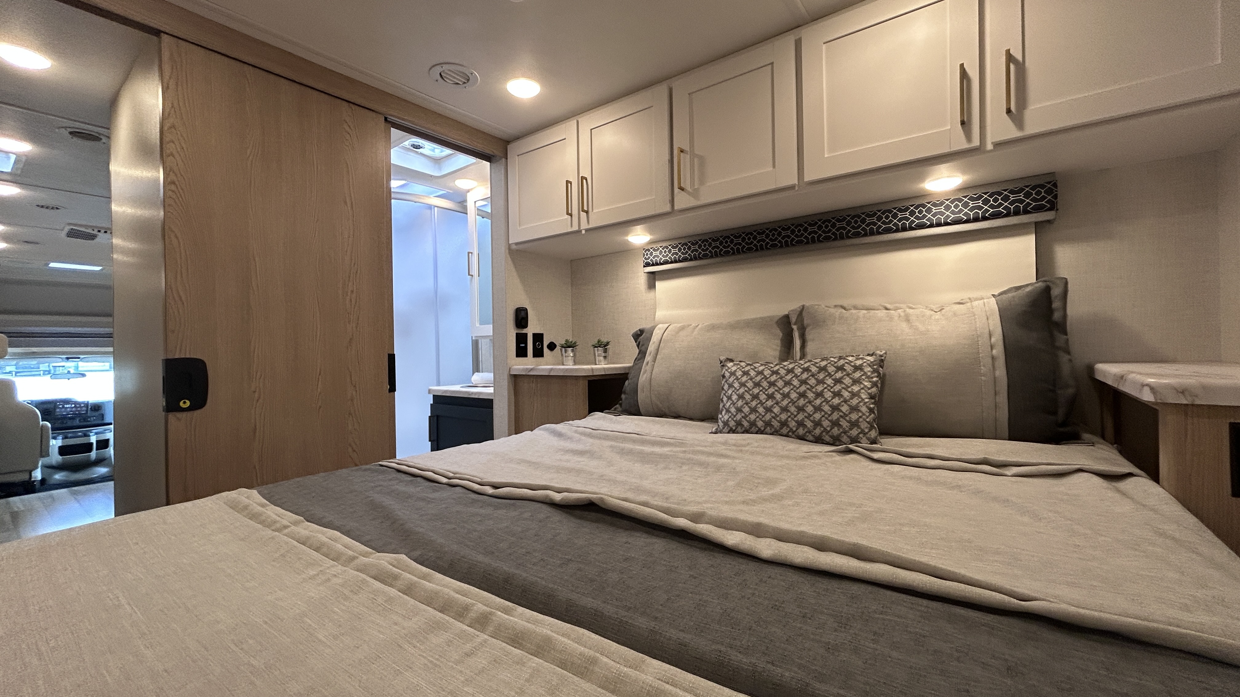 2026 Thor Motor Coach Quantum LF31 - Image 16