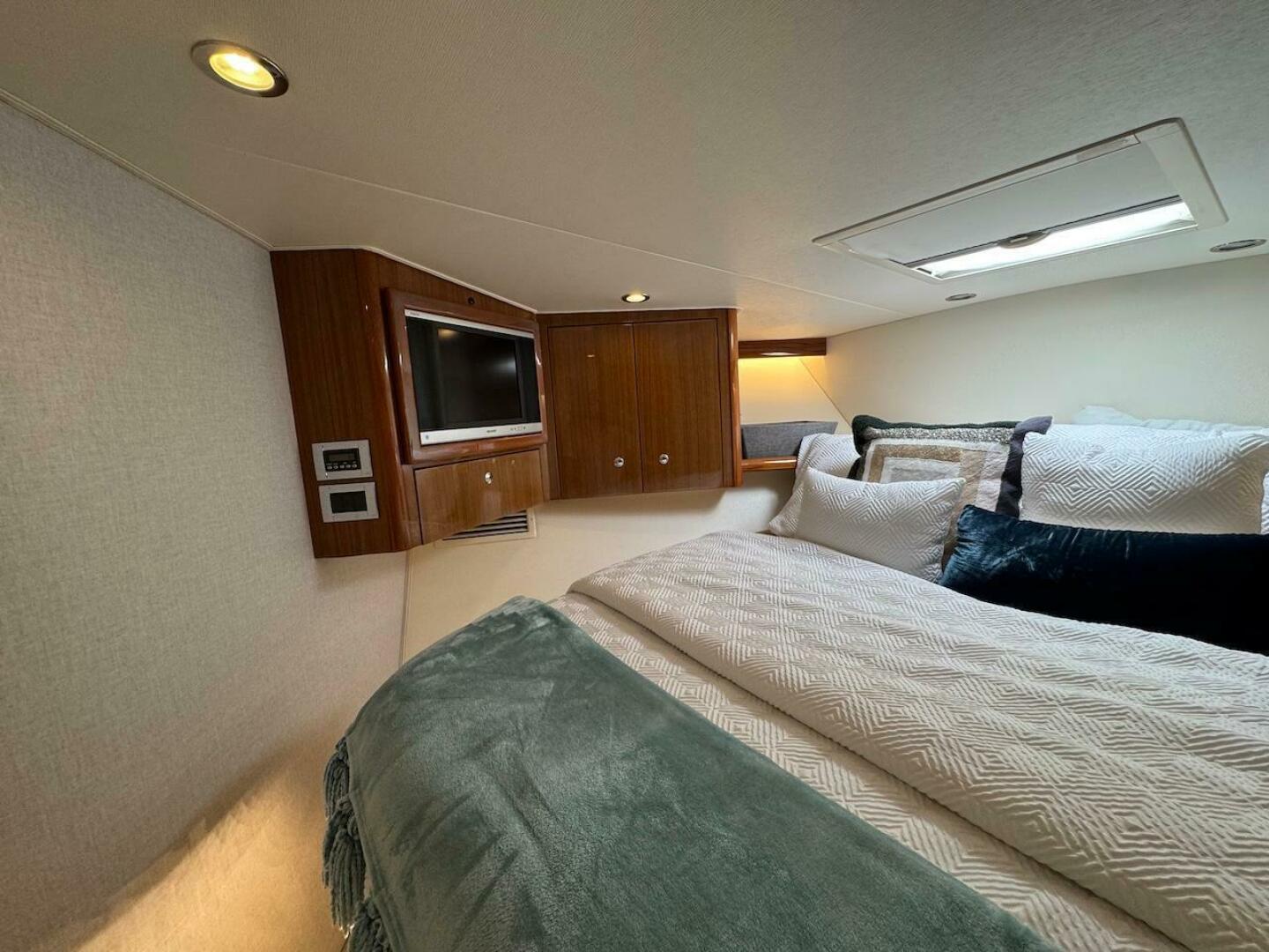 2007 VIKING 52 Convertible Base - Image 21