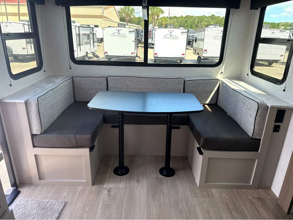 2027 JAYCO JAY FEATHER 25RLSL - Image 7