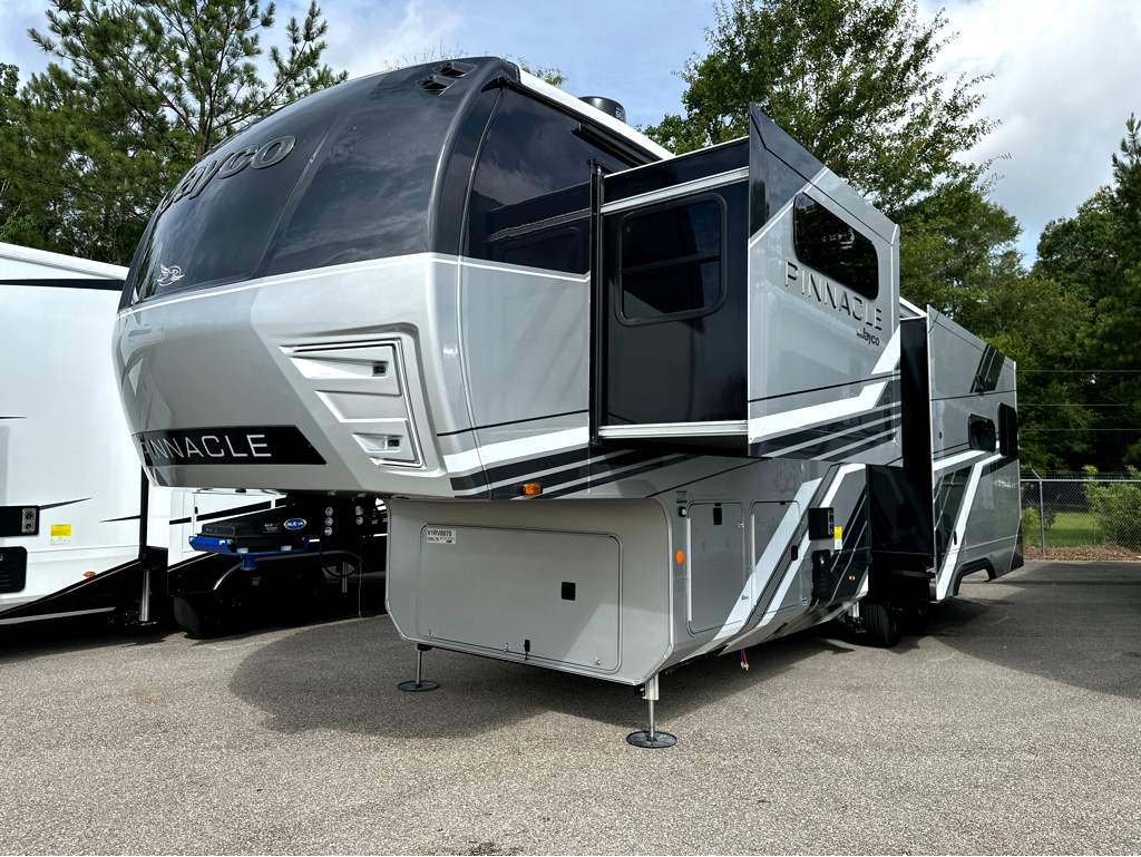 2027 JAYCO PINNACLE 32RLTS - Image 2