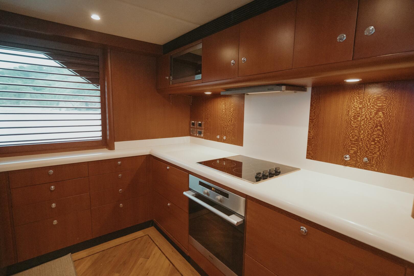 1996 Oceanfast 87 Enclosed Bridge Sportfish - Image 10