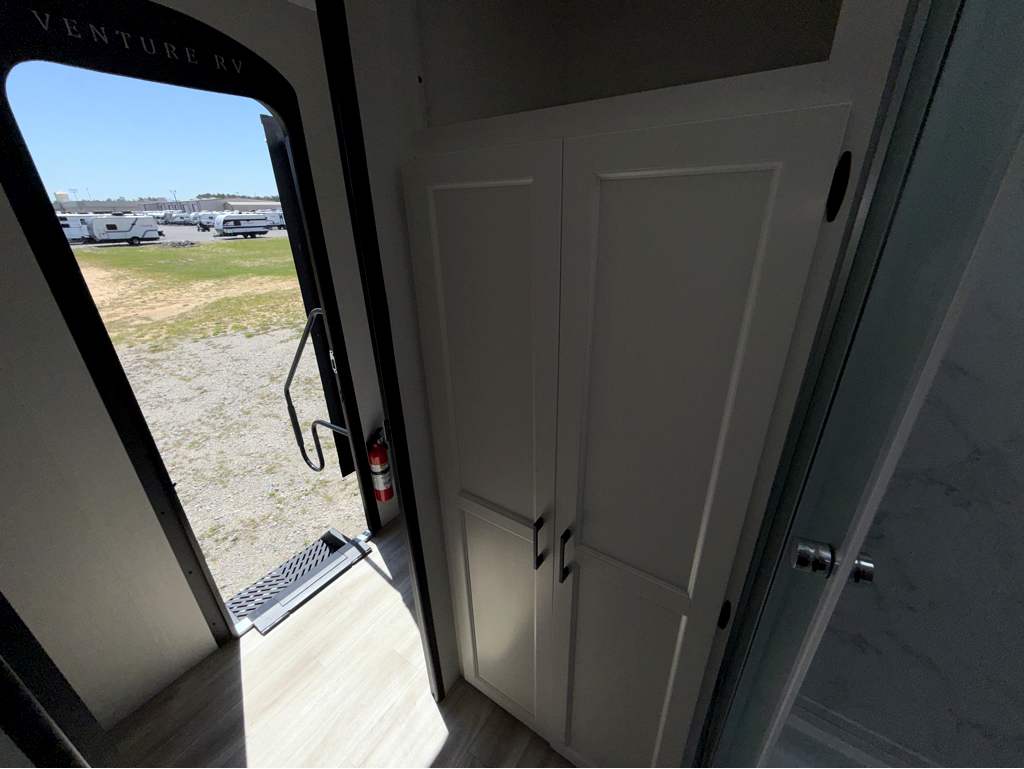 2026 VENTURE RV SPORTTREK 327VIK - Image 28