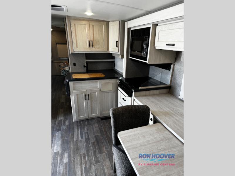 2022 WINNEBAGO 30T - Image 13