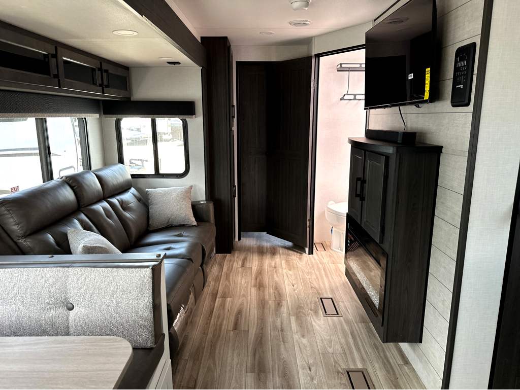 2026 VENTURE RV SPORTTREK 272VRK - Image 9