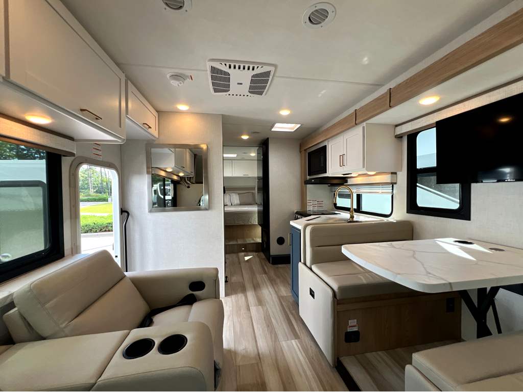 2027 THOR MOTOR COACH MAGNITUDE GA28 - Image 7