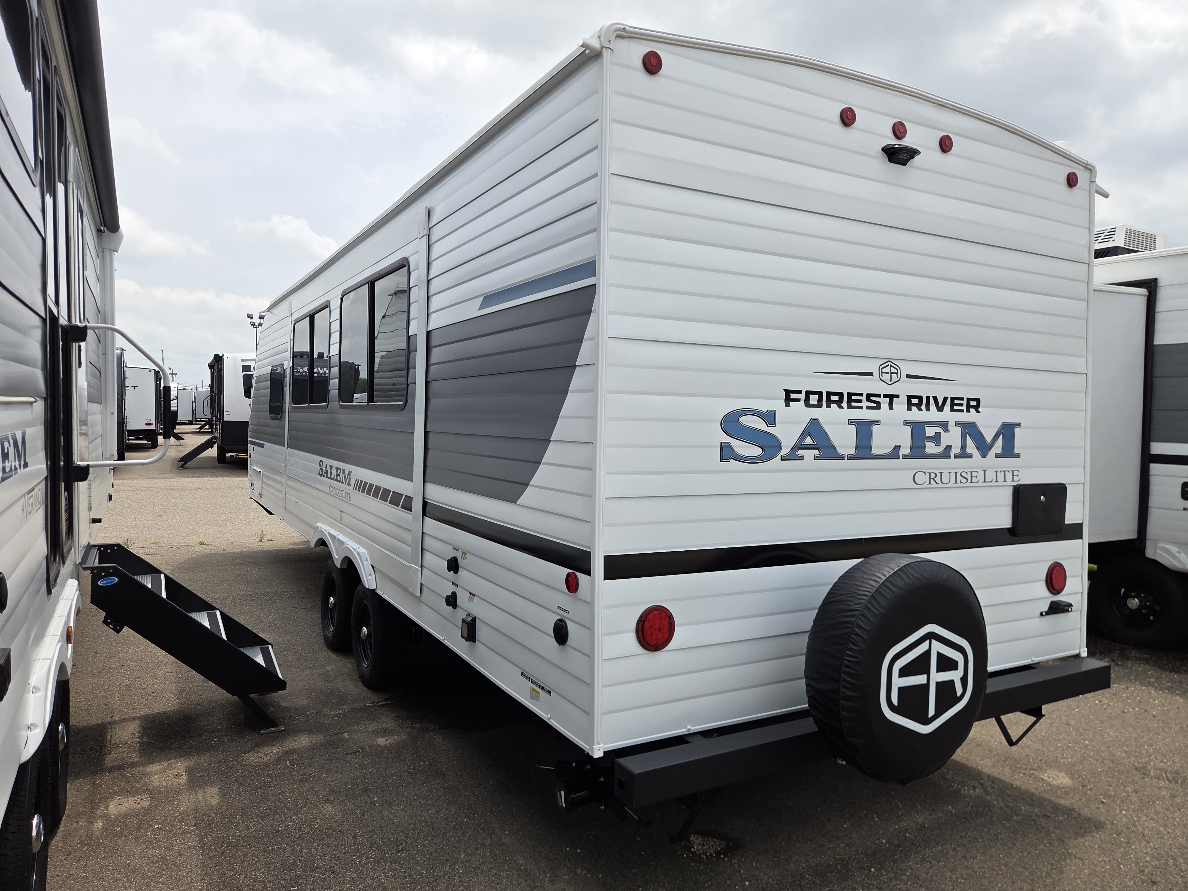 2027 Forest River Salem Cruise Lite 25ICE - Image 3