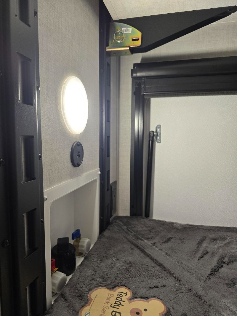 2026 Ember RV E-Series 19ETS - Image 47