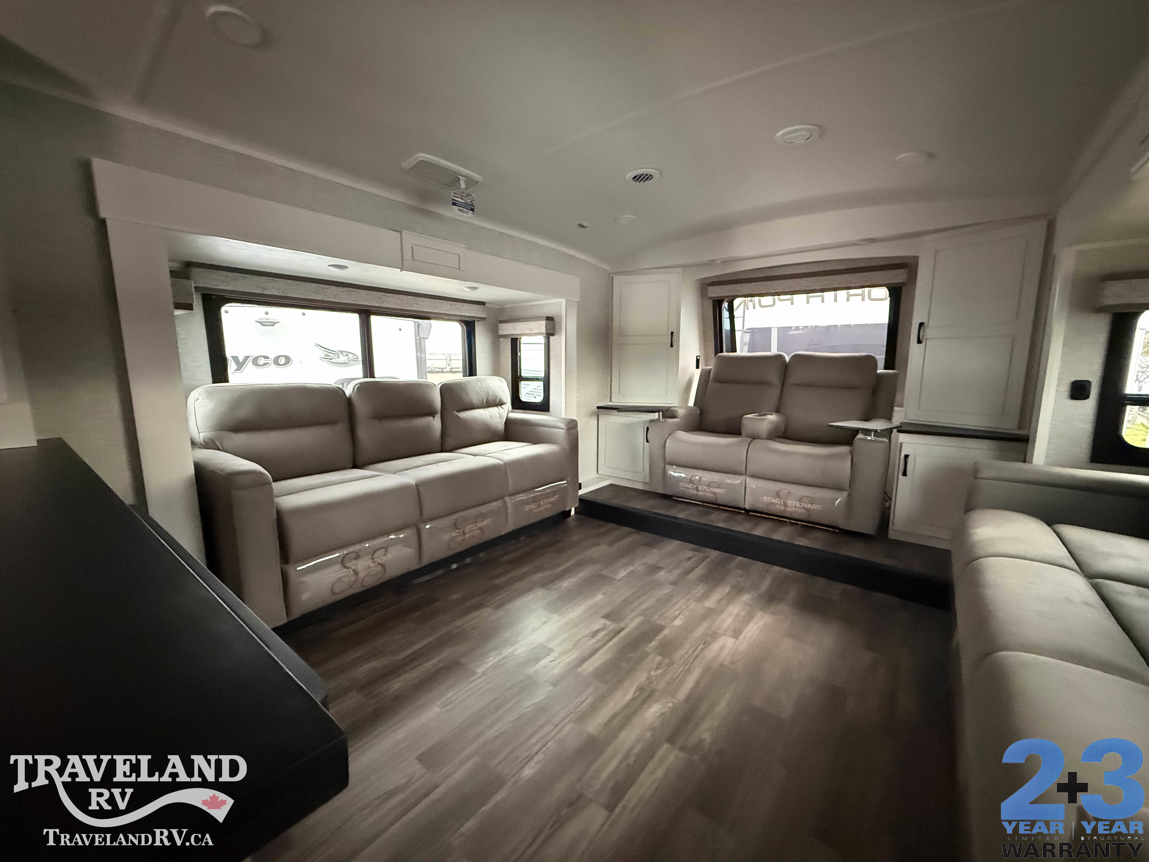 2025 Jayco North Point 382FLRB - Image 11