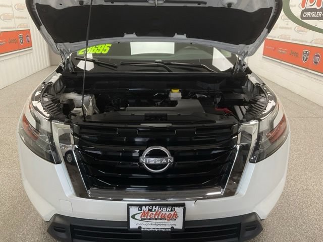 2024 Nissan Pathfinder Utility 4D SV 4WD - Image 13