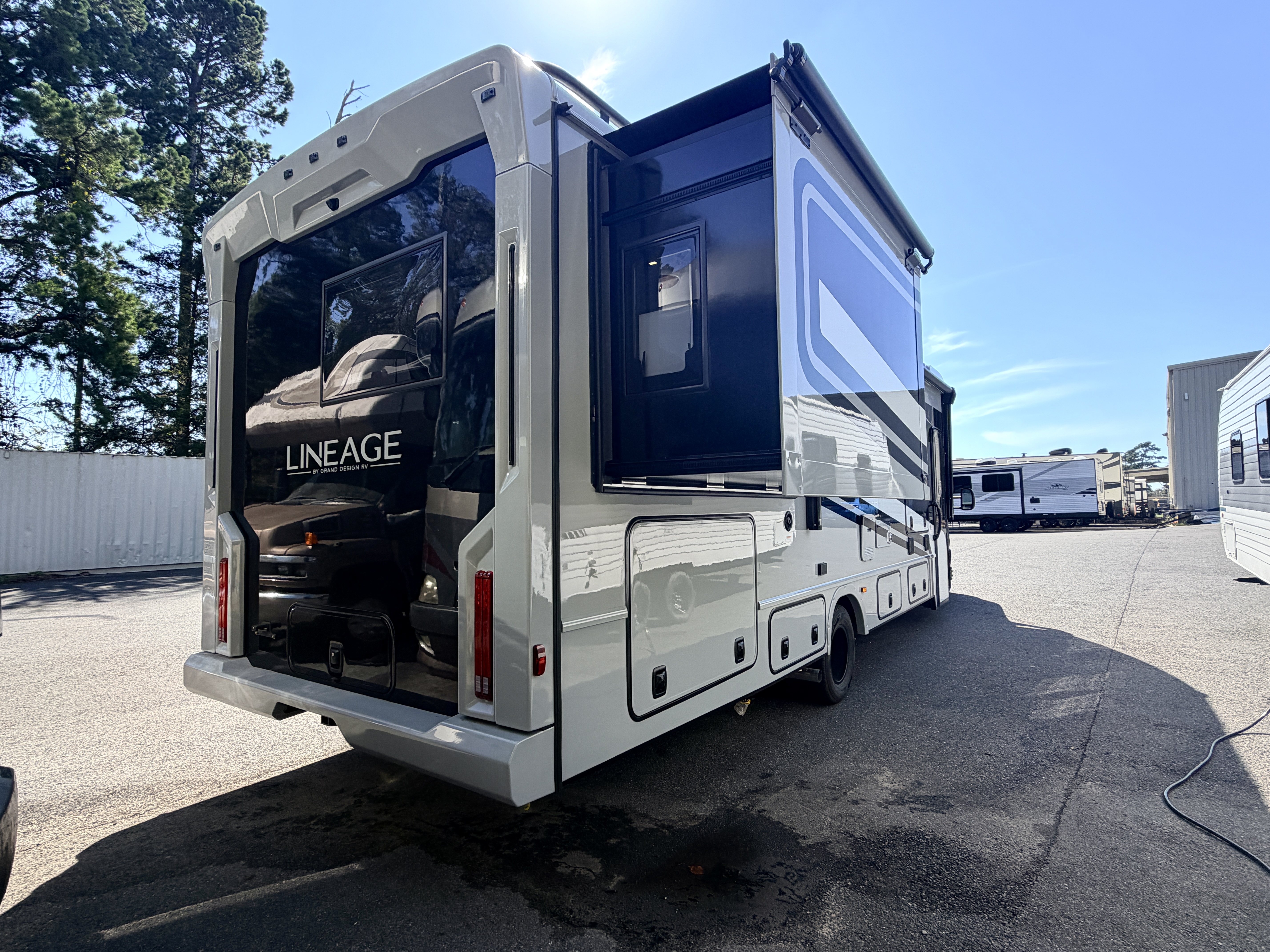 2027 Grand Design LINEAGE SERIES E 30DC - Image 7