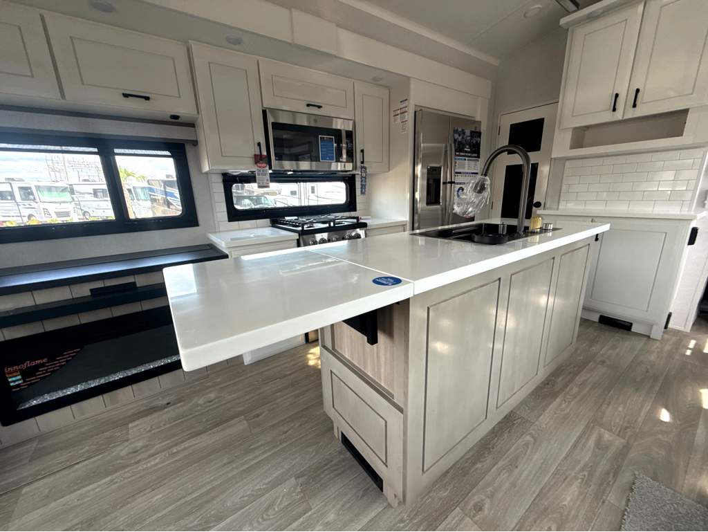 2027 JAYCO PINNACLE 32RLTS - Image 14