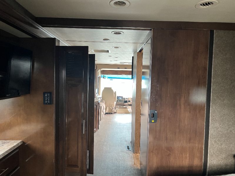 2020 Thor Motor Coach Miramar 32.2 - Image 14